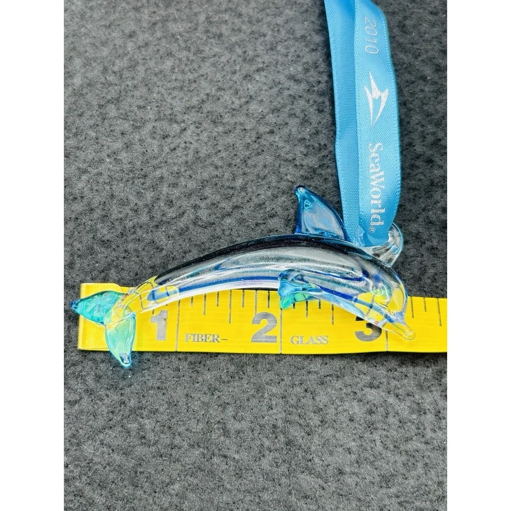 SeaWorld 2010  Blown Blue Swirl Glass Orca  Dolphin Ornament in box New
